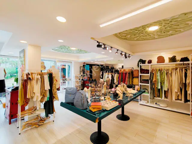 Lara Yeşilbahçe Ana Caddede Kurulu Düzen Devren Kiralık Butik — görsel 5