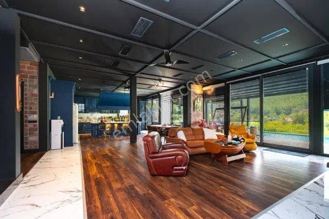 7572 M2 Tarla İçerisinde, Özel Tasarımlı 3 Katlı Lüks Villa — görsel 3