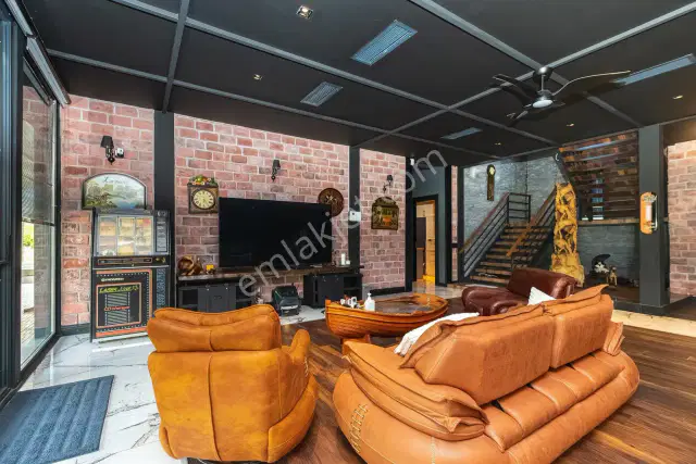 7572 M2 Tarla İçerisinde, Özel Tasarımlı 3 Katlı Lüks Villa — görsel 4