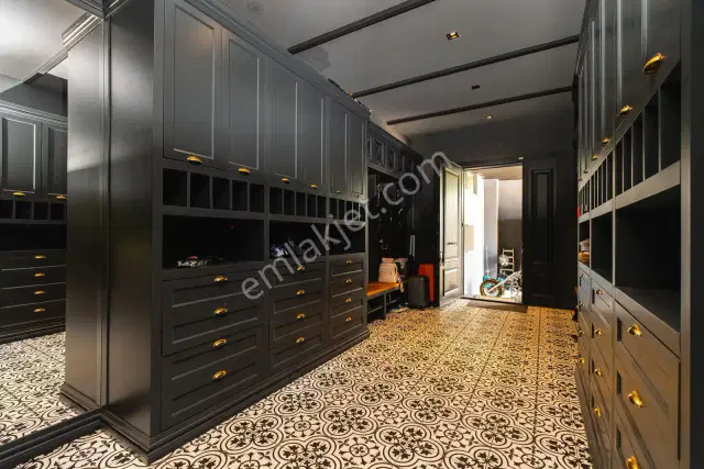 7572 M2 Tarla İçerisinde, Özel Tasarımlı 3 Katlı Lüks Villa — görsel 9
