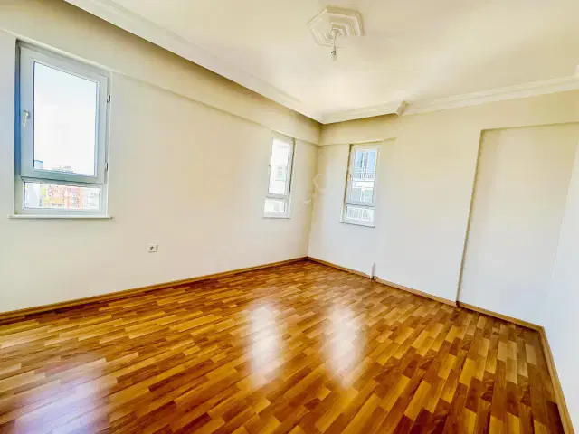 Berrin Kavcar'dan Yalı Caddesi Kiralık Arakat Daire — görsel 23