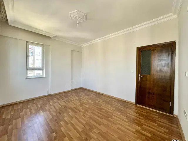 Berrin Kavcar'dan Yalı Caddesi Kiralık Arakat Daire — görsel 24