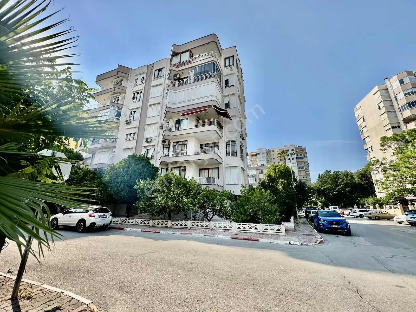 Yeşilbahçe'de Denize Plajlara 400 Mt Doğalgazlı 3+1geniş Satılık — görsel 1