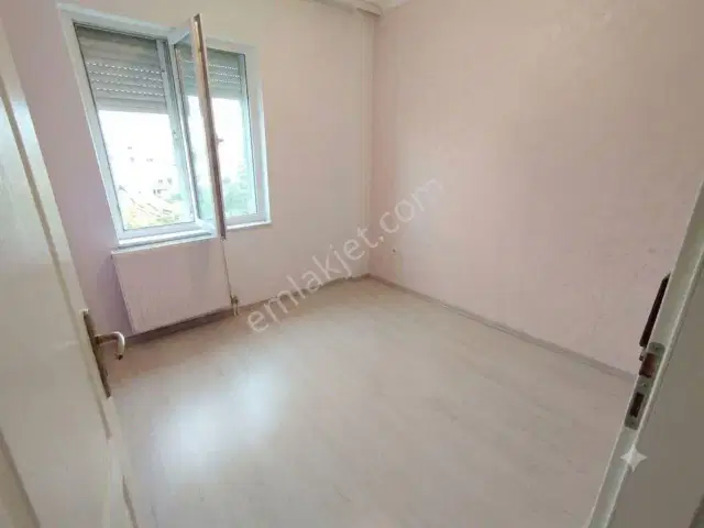 Mithat Paşa Cadde Üzeri Geniş 3+1 Asansörlü Ayrı Mutfak — görsel 8
