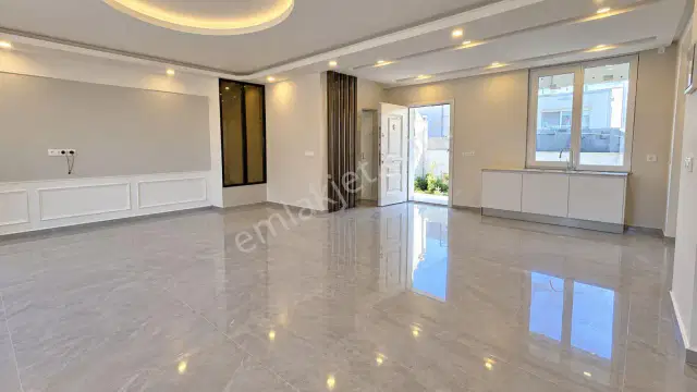 Ermenekte Deniz Manzaralı 4+1 Tripleks Villa — görsel 3