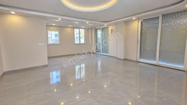 Ermenekte Deniz Manzaralı 4+1 Tripleks Villa — görsel 4