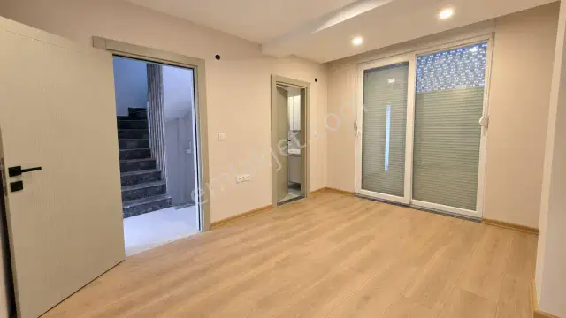 Ermenekte Deniz Manzaralı 4+1 Tripleks Villa — görsel 5