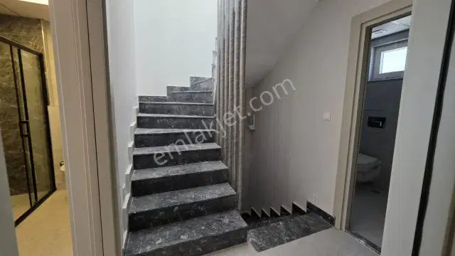 Ermenekte Deniz Manzaralı 4+1 Tripleks Villa — görsel 14