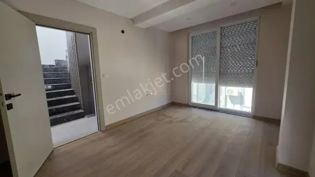 Ermenekte Deniz Manzaralı 4+1 Tripleks Villa — görsel 15