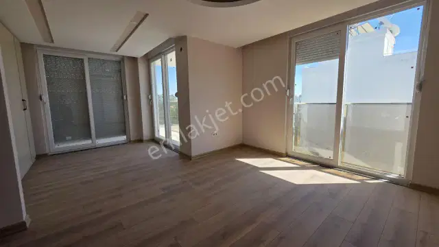 Ermenekte Deniz Manzaralı 4+1 Tripleks Villa — görsel 18