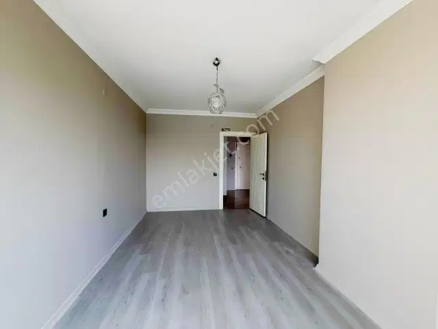 Ayşe Yenidoğan'dan Havuzlu Güvenlikli Sitede 2+1 Daire — görsel 13